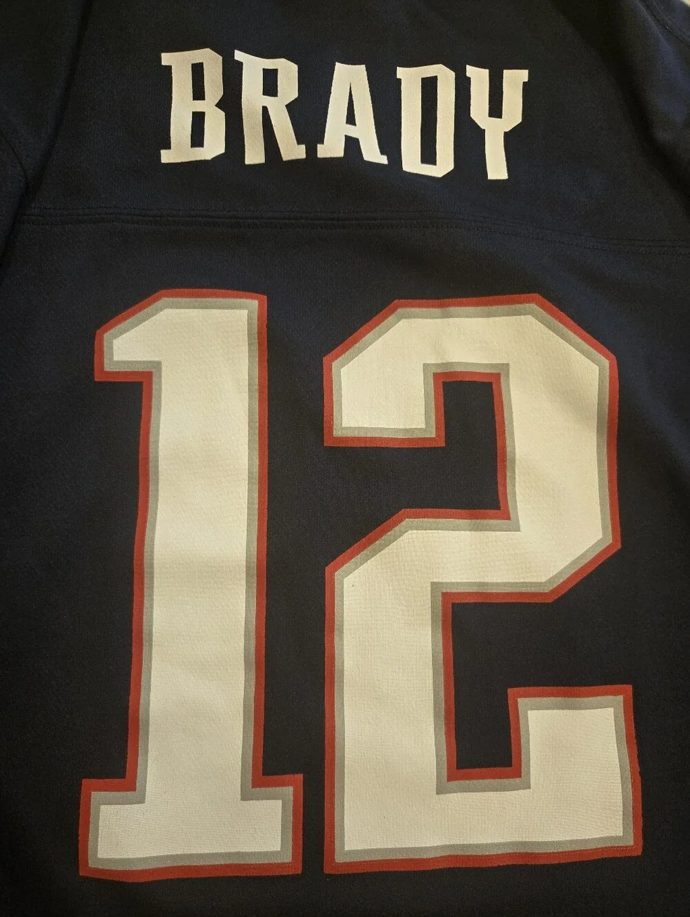 Tom Brady New England Patriots Football Jersey - Youth Small.